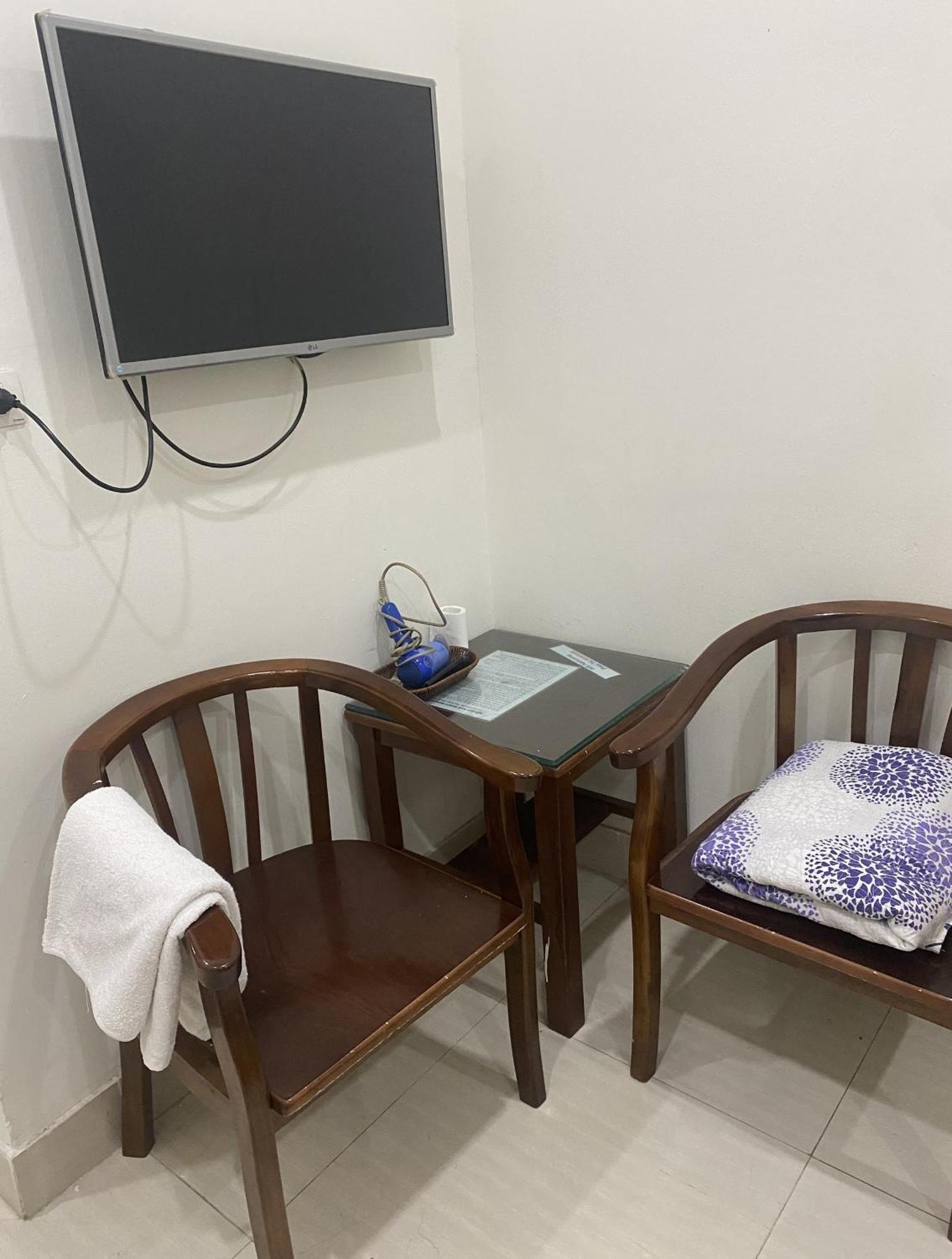 Nam Cuong Motel - Phong Don Co Cua So Thoang Mat Khep Kin - Thang May Ханой Экстерьер фото